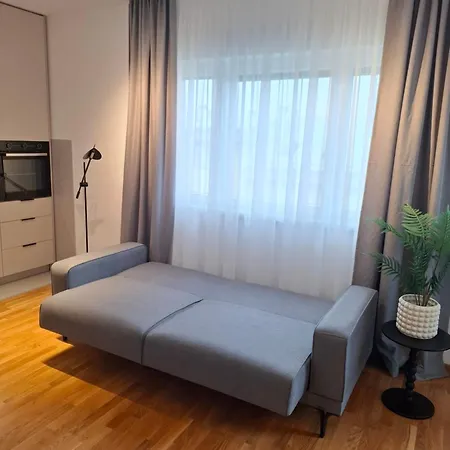 Lejlighed Myka Sa Privatnim Parkingom Banja Luka