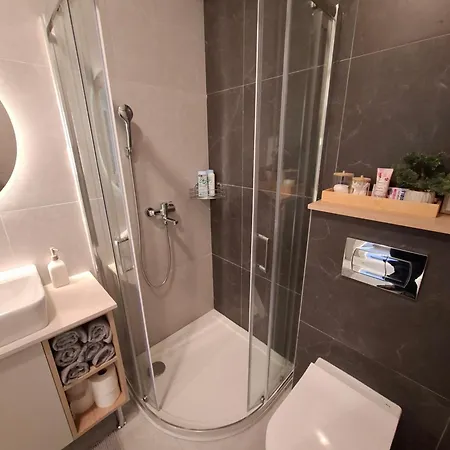 Myka Sa Privatnim Parkingom